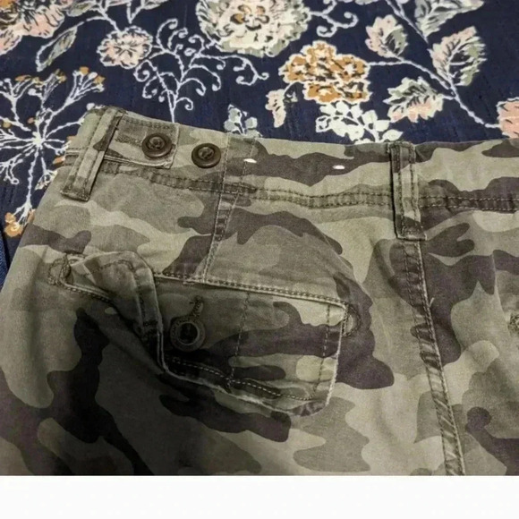 NWOT American Eagle Classic Camo Cargo Shorts - Picture 4 of 6